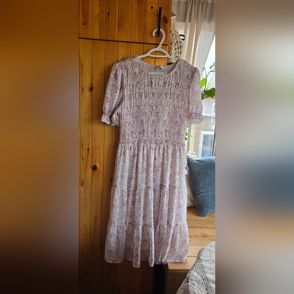 SUZY SHIER Floral Printed Midi Dress With Smocked Top And Puff Sleeves
